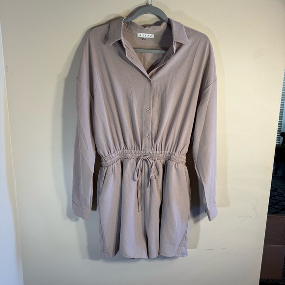- Hyfve long sleeve button down romper - Color Natural - Size Medium - Picture 1 of 9